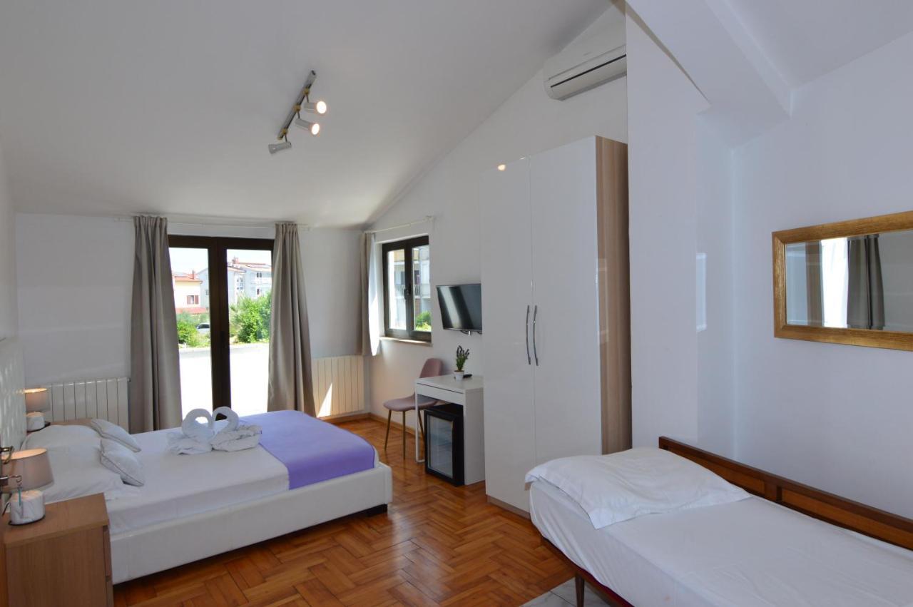 Gargamelo Pension Poreč Exteriör bild